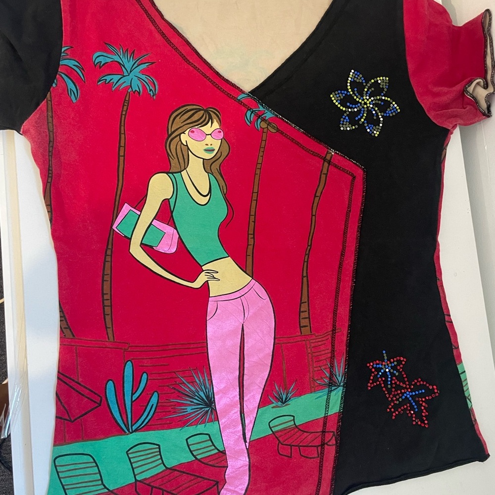 Women’s Pink Graphic V-Neck Tee with Embellished Black Panel